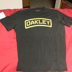 OAKLEY tshirt